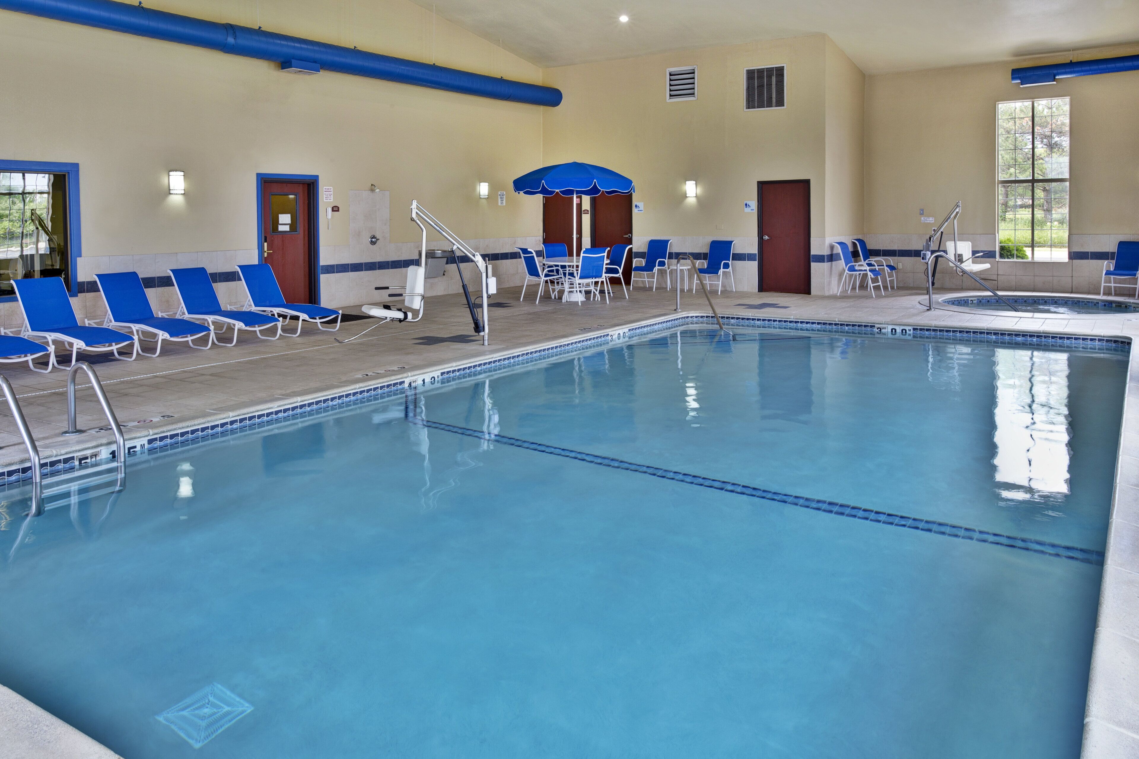 Holiday Inn Express & Suites Woodhaven