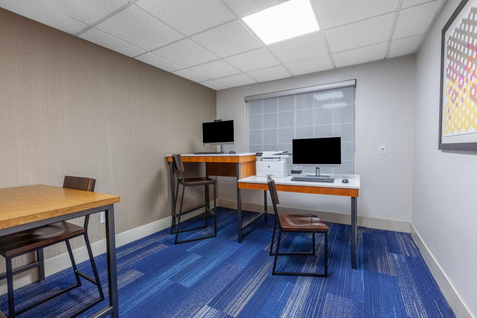 Holiday Inn Express & Suites Woodhaven