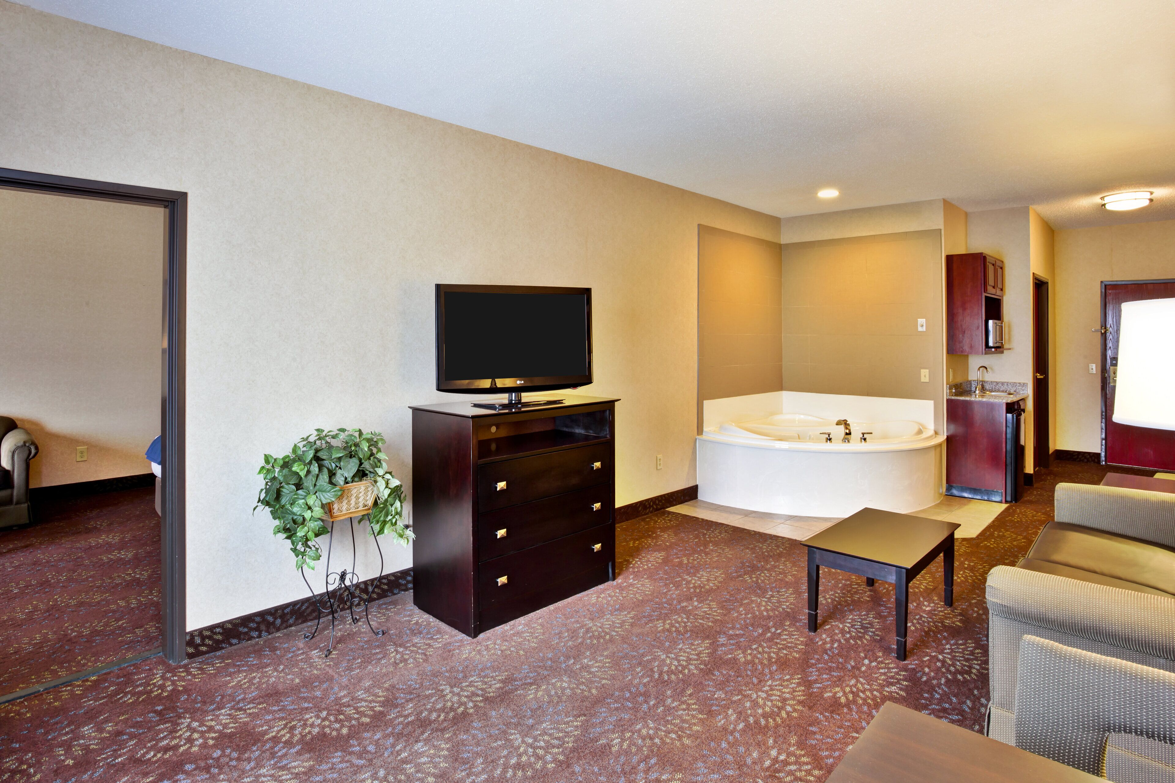 Holiday Inn Express & Suites Woodhaven