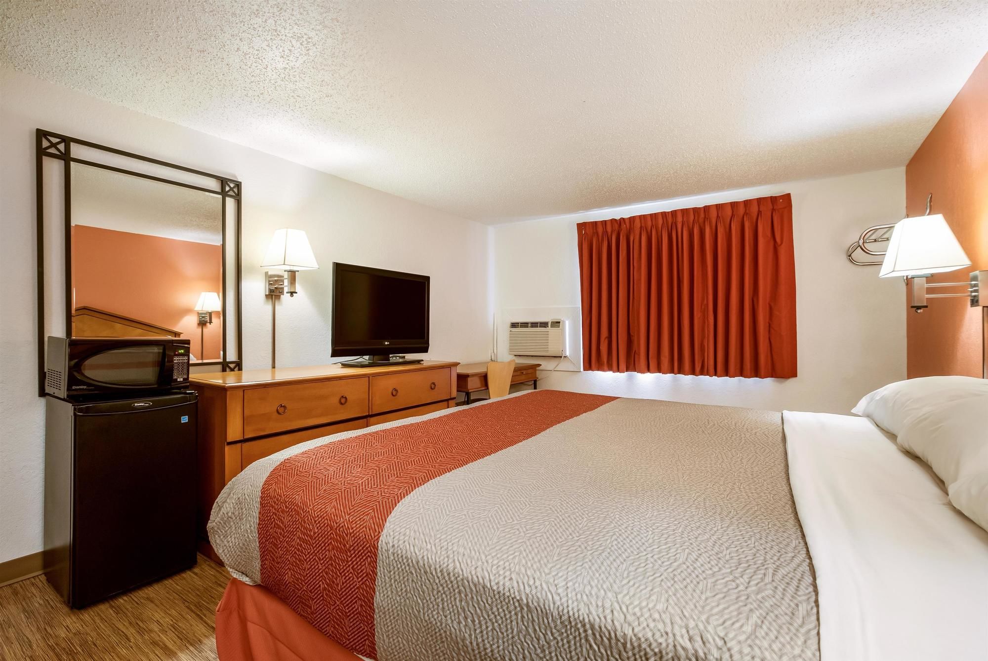 Motel 6 Albert Lea, MN