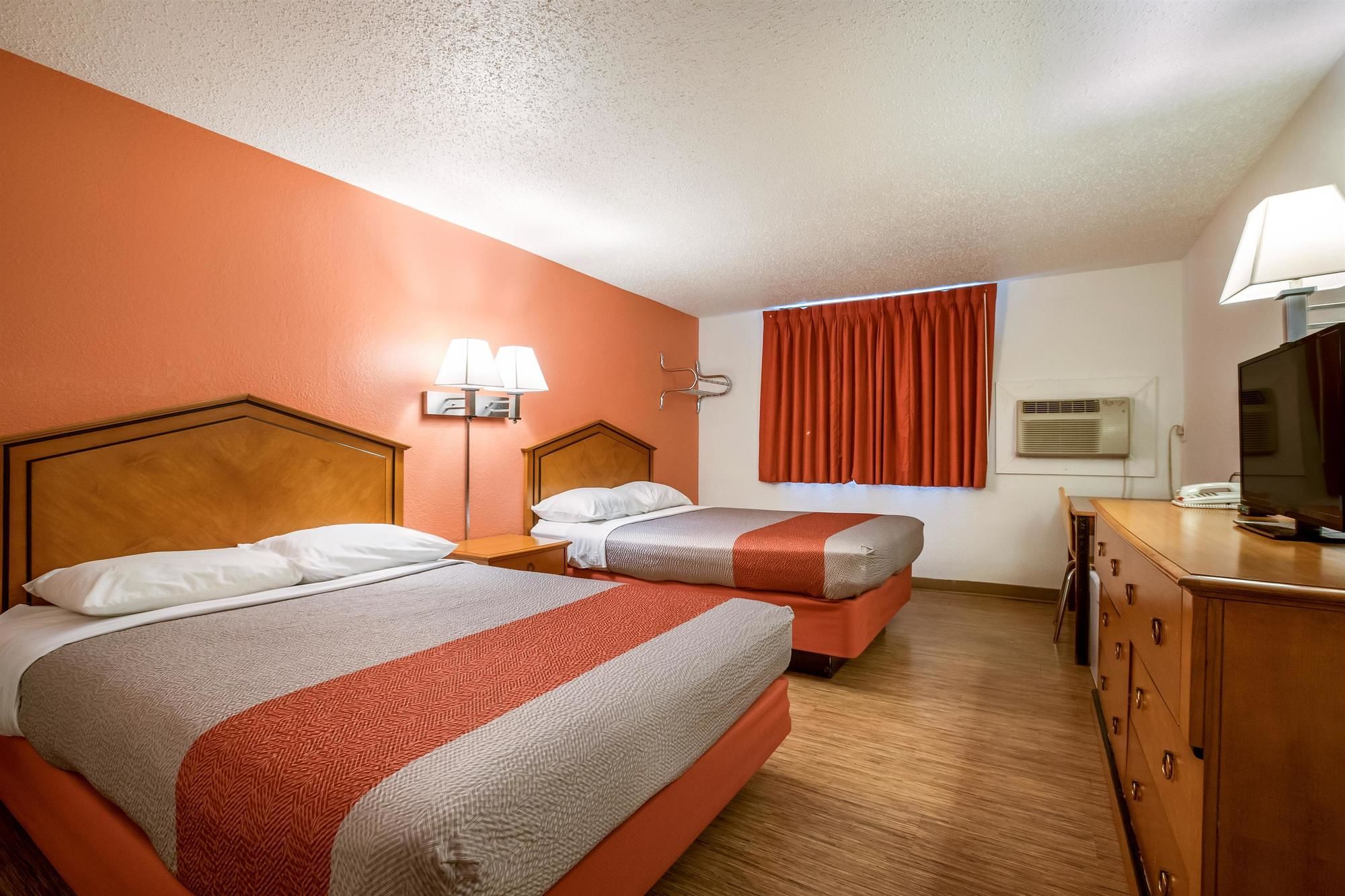 Motel 6 Albert Lea, MN
