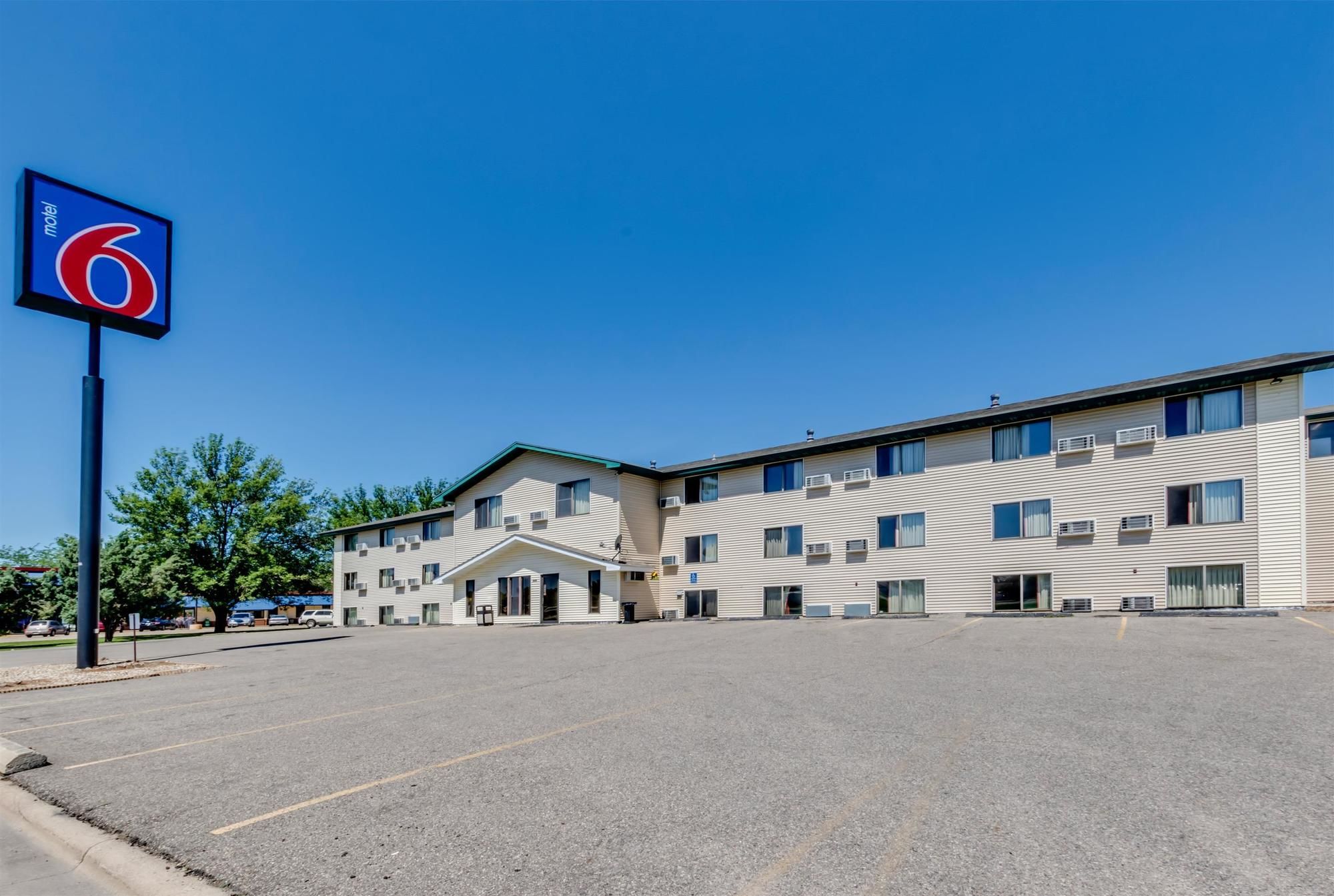 Motel 6 Albert Lea, MN
