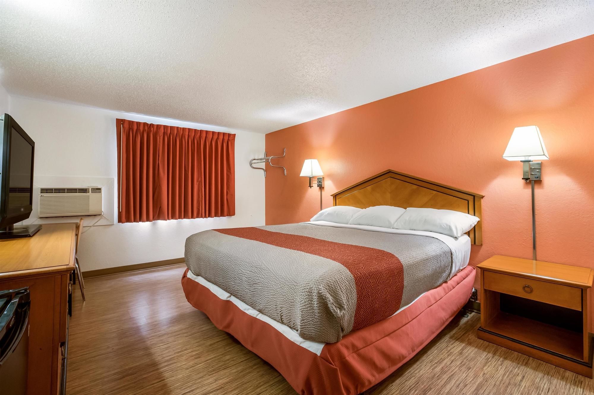 Motel 6 Albert Lea, MN