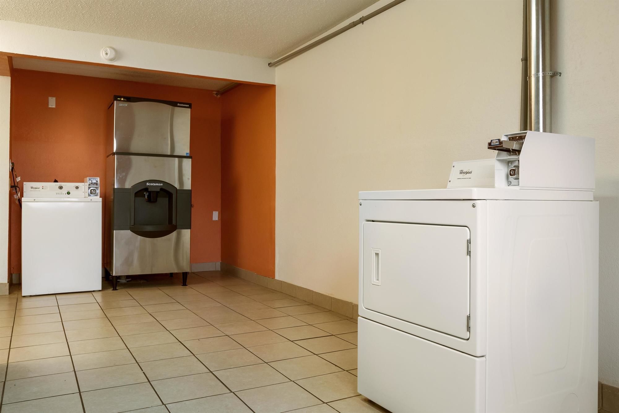 Motel 6 Albert Lea, MN
