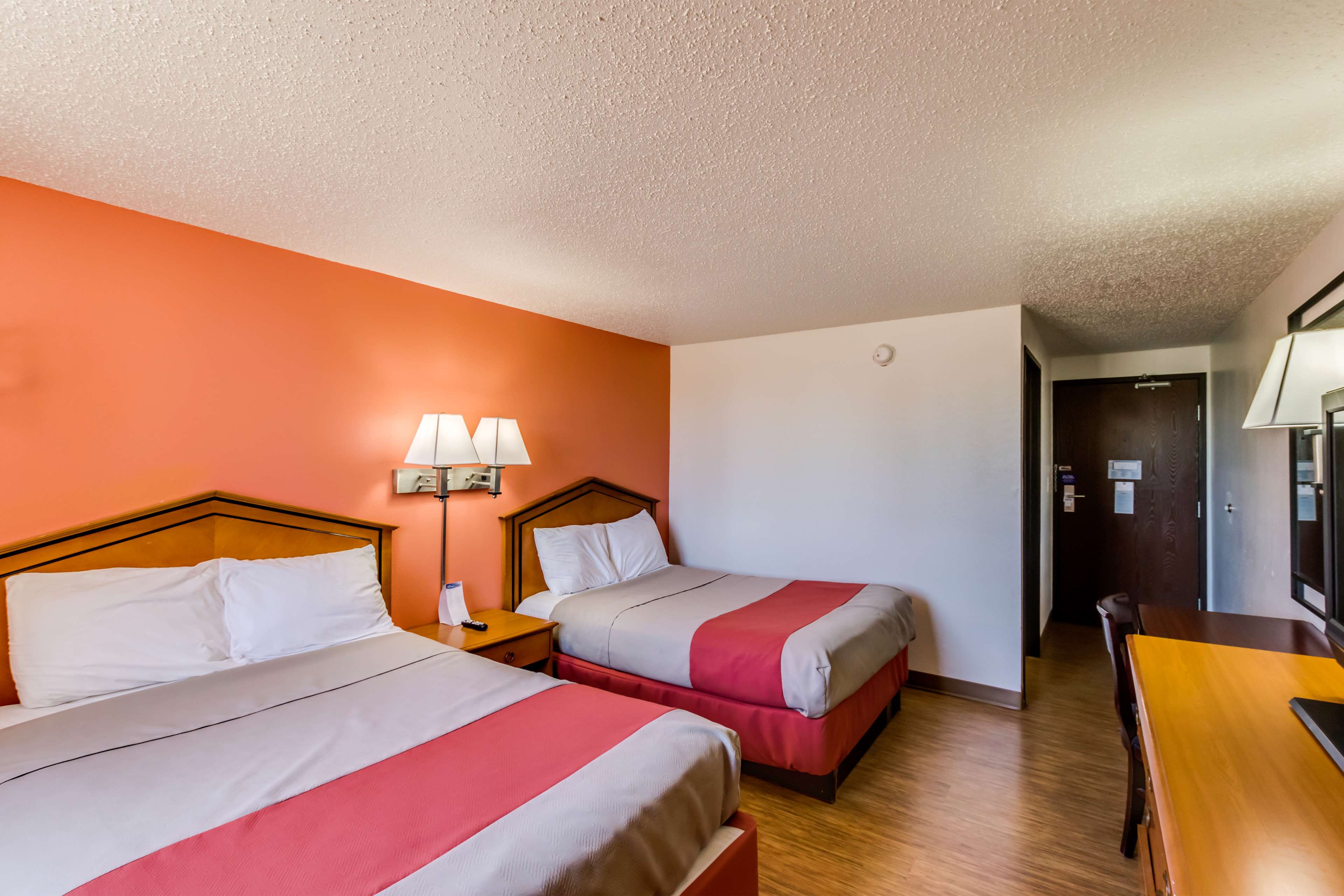 Motel 6 Albert Lea, MN
