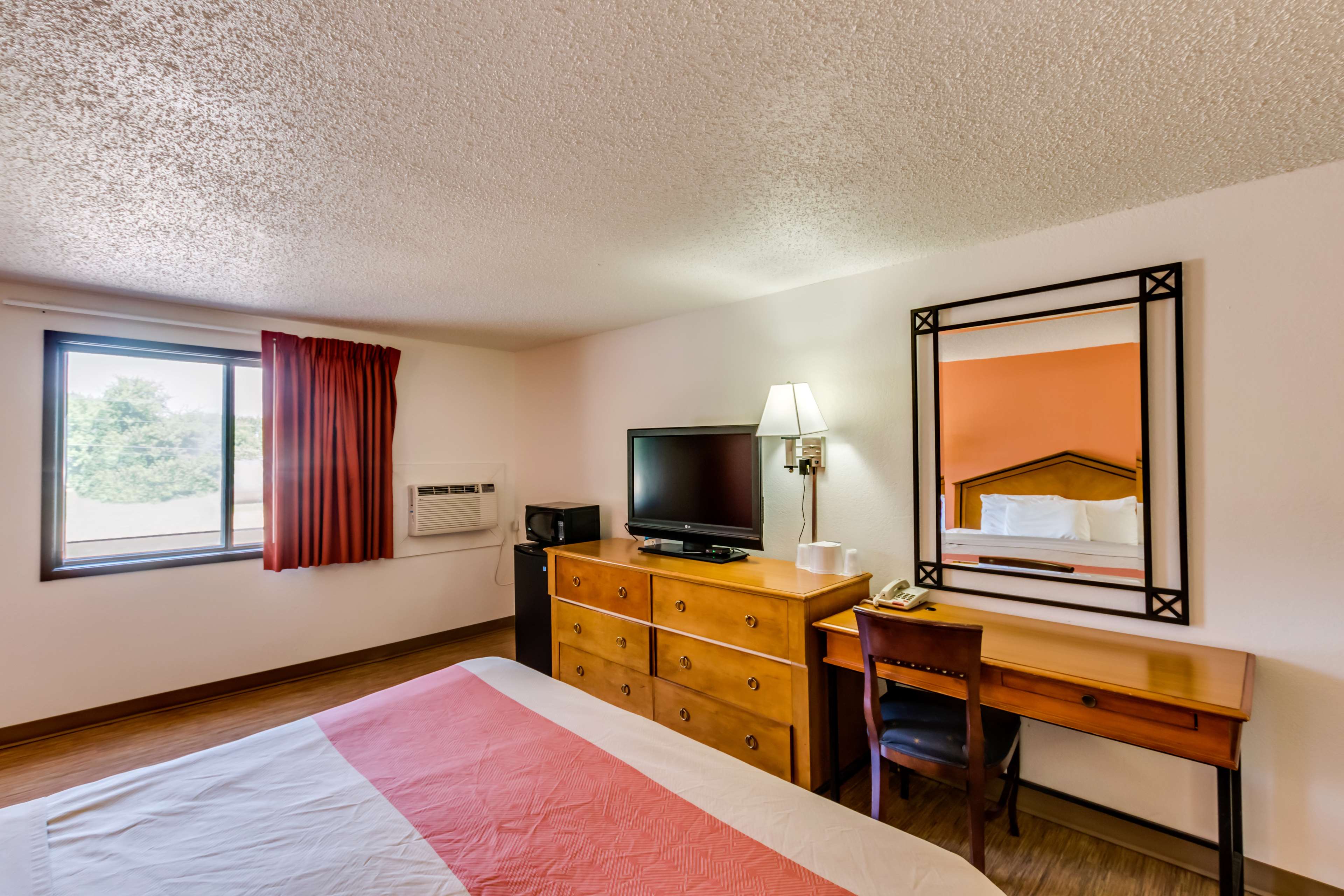 Motel 6 Albert Lea, MN