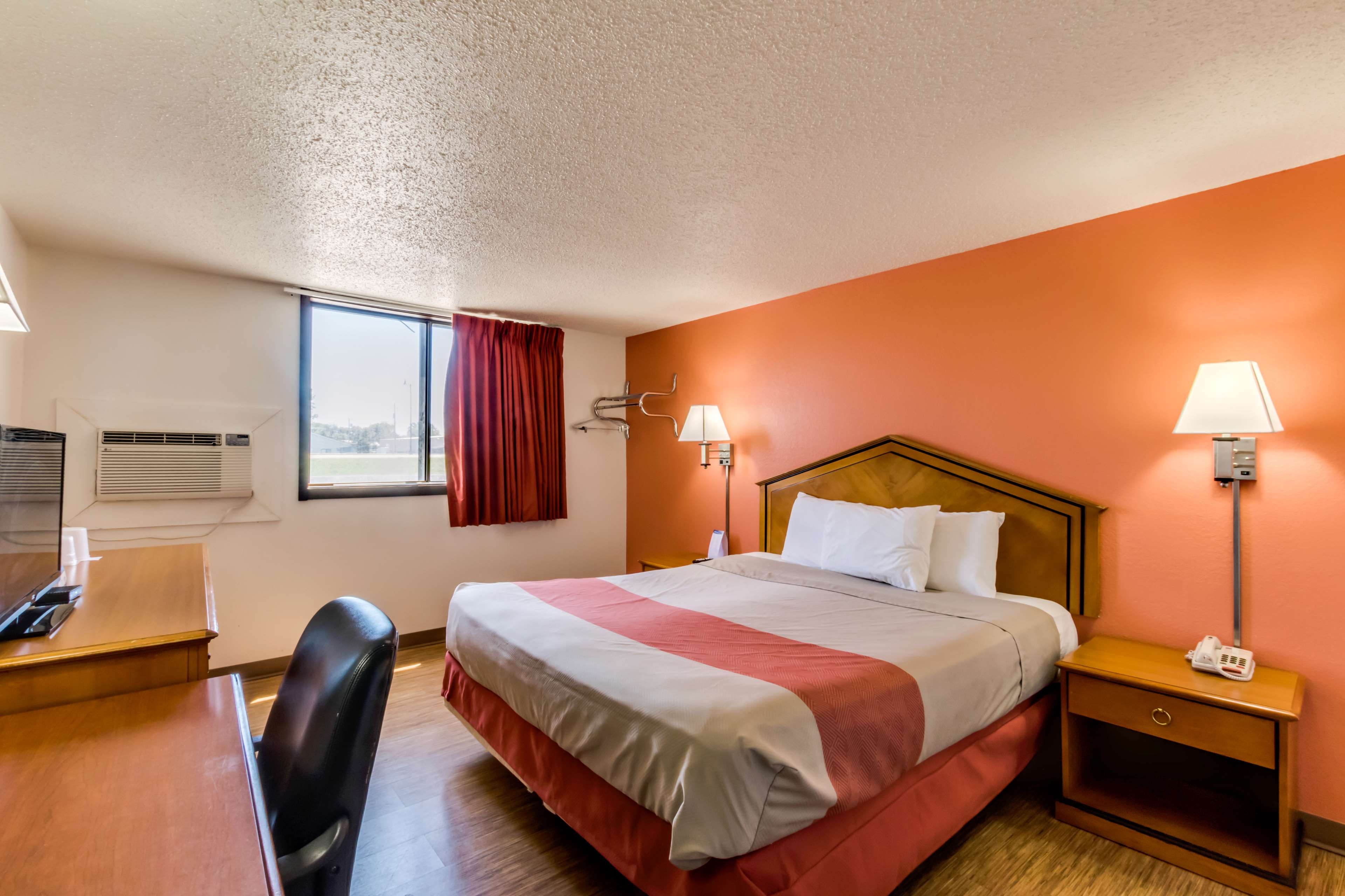 Motel 6 Albert Lea, MN