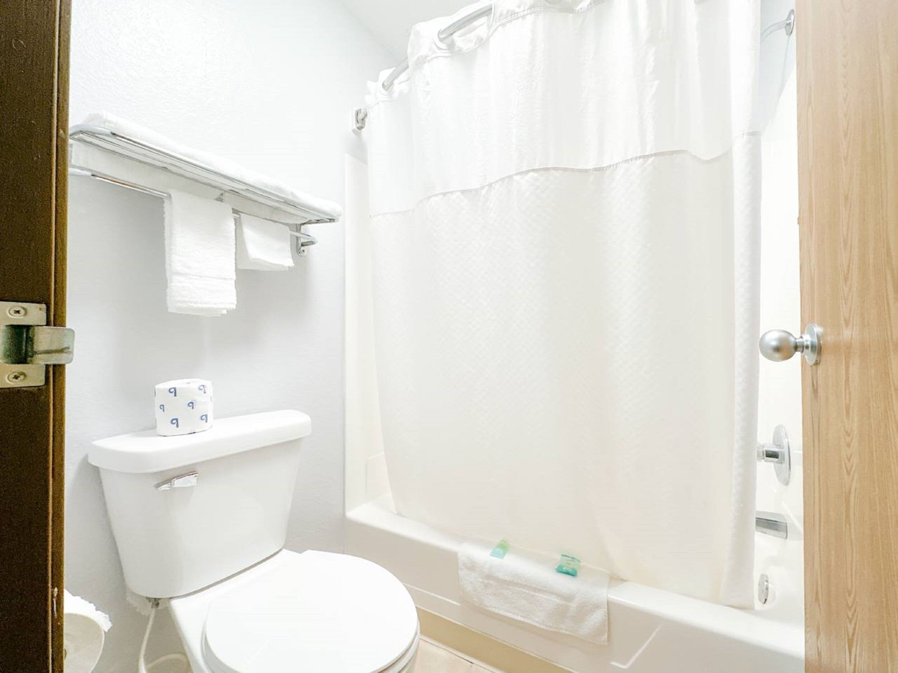 Coratel Inn and Suites Blaine