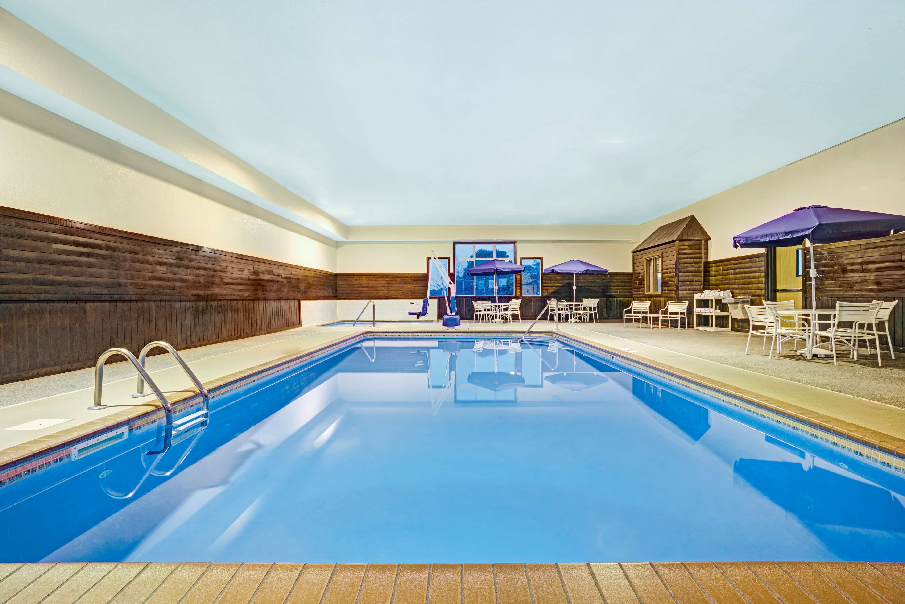 Coratel Inn and Suites Blaine