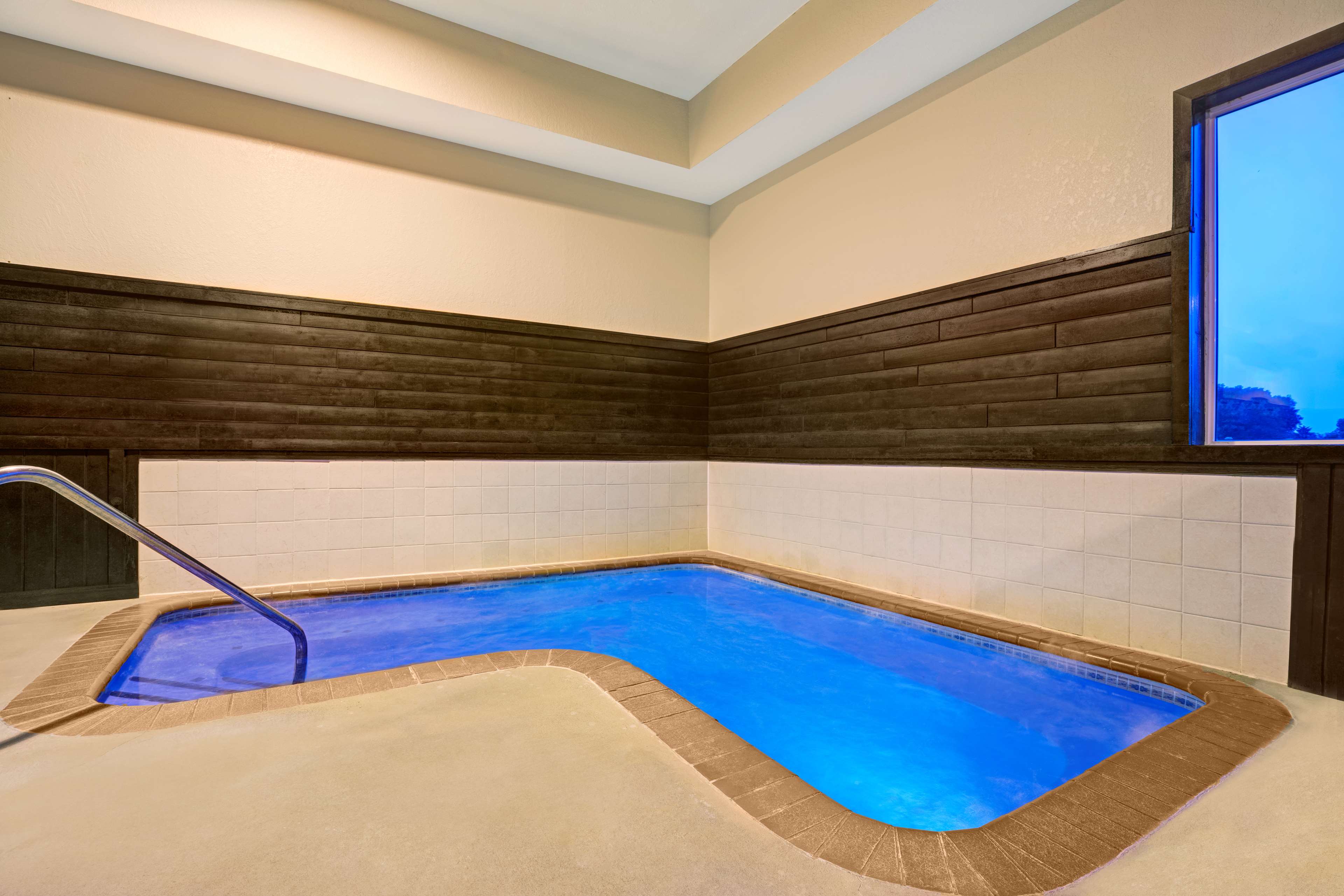 Coratel Inn and Suites Blaine
