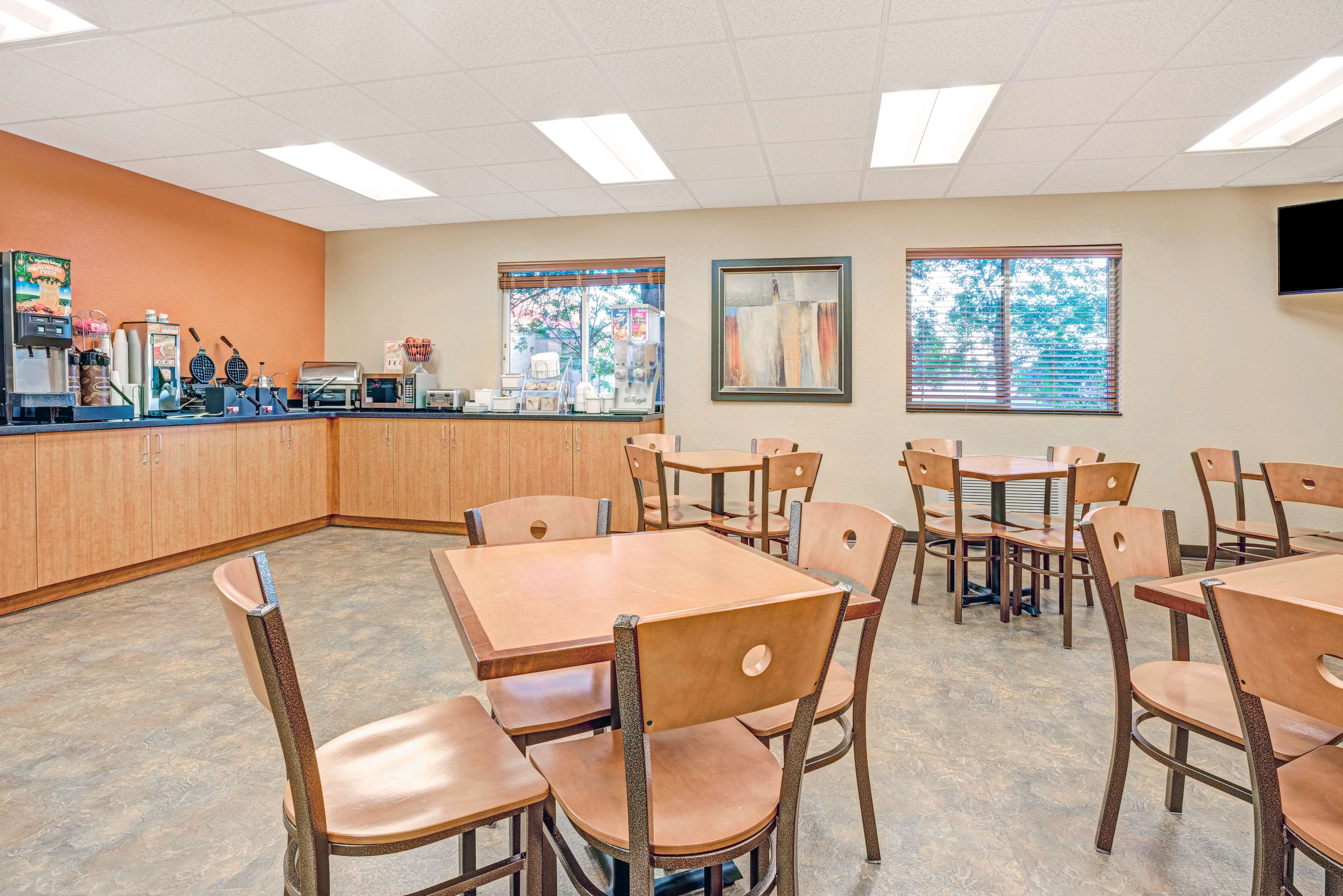 Coratel Inn and Suites Blaine