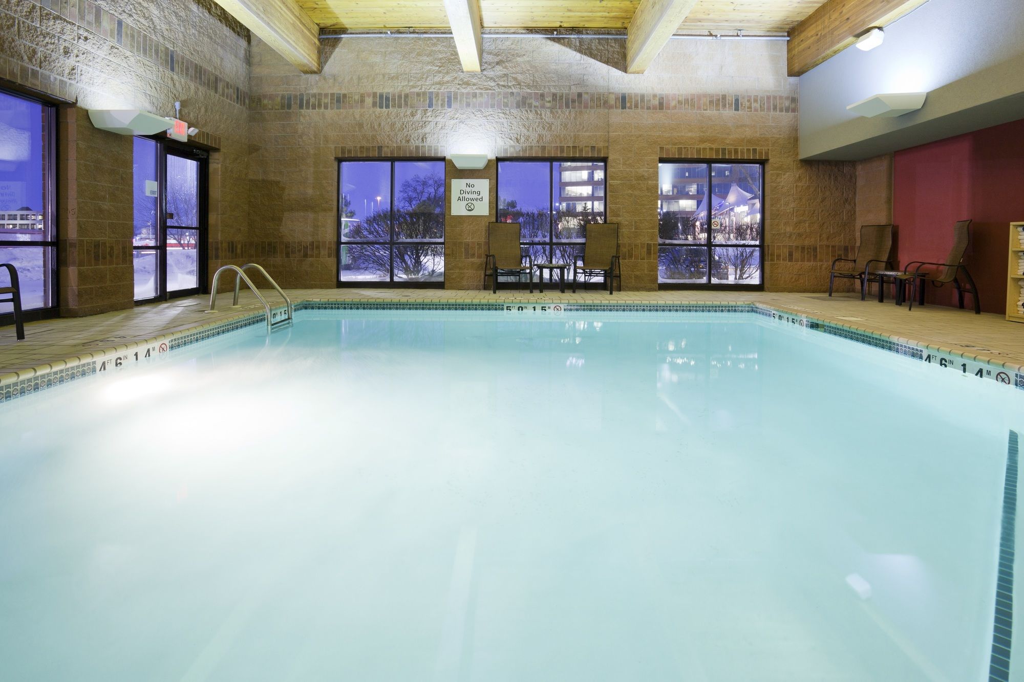 Holiday Inn Express & Suites Bloomington - Minneapolis Airport Area West