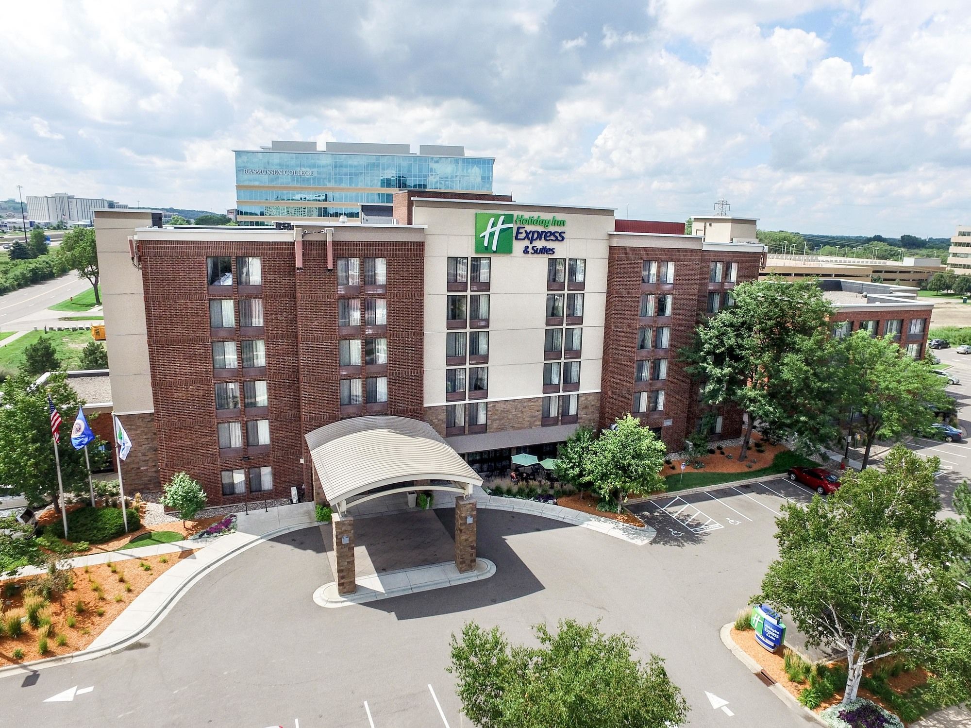 Holiday Inn Express & Suites Bloomington - Minneapolis Airport Area West