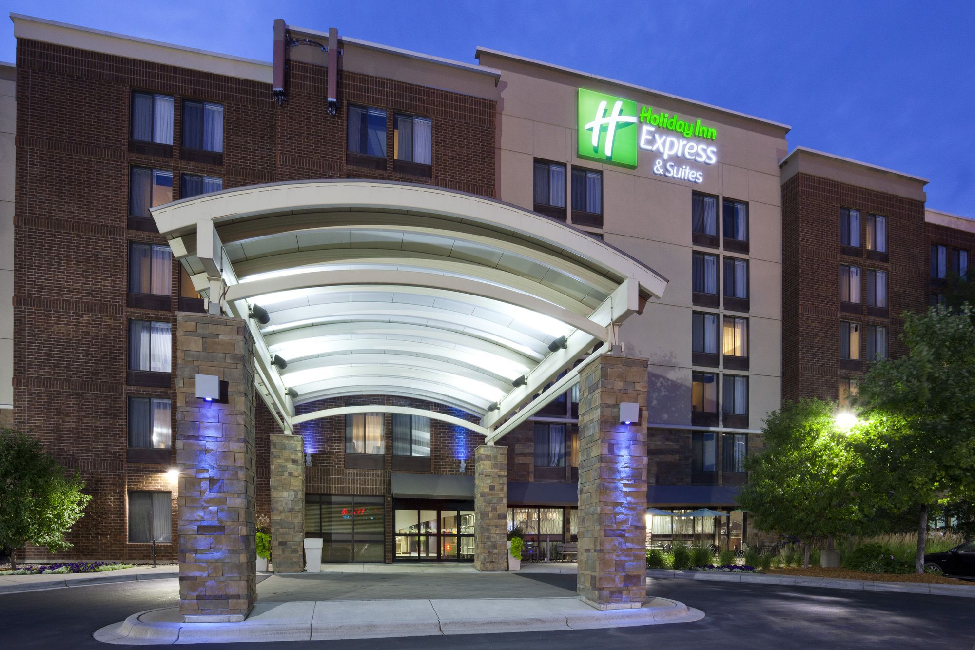 Holiday Inn Express & Suites Bloomington - Minneapolis Airport Area West
