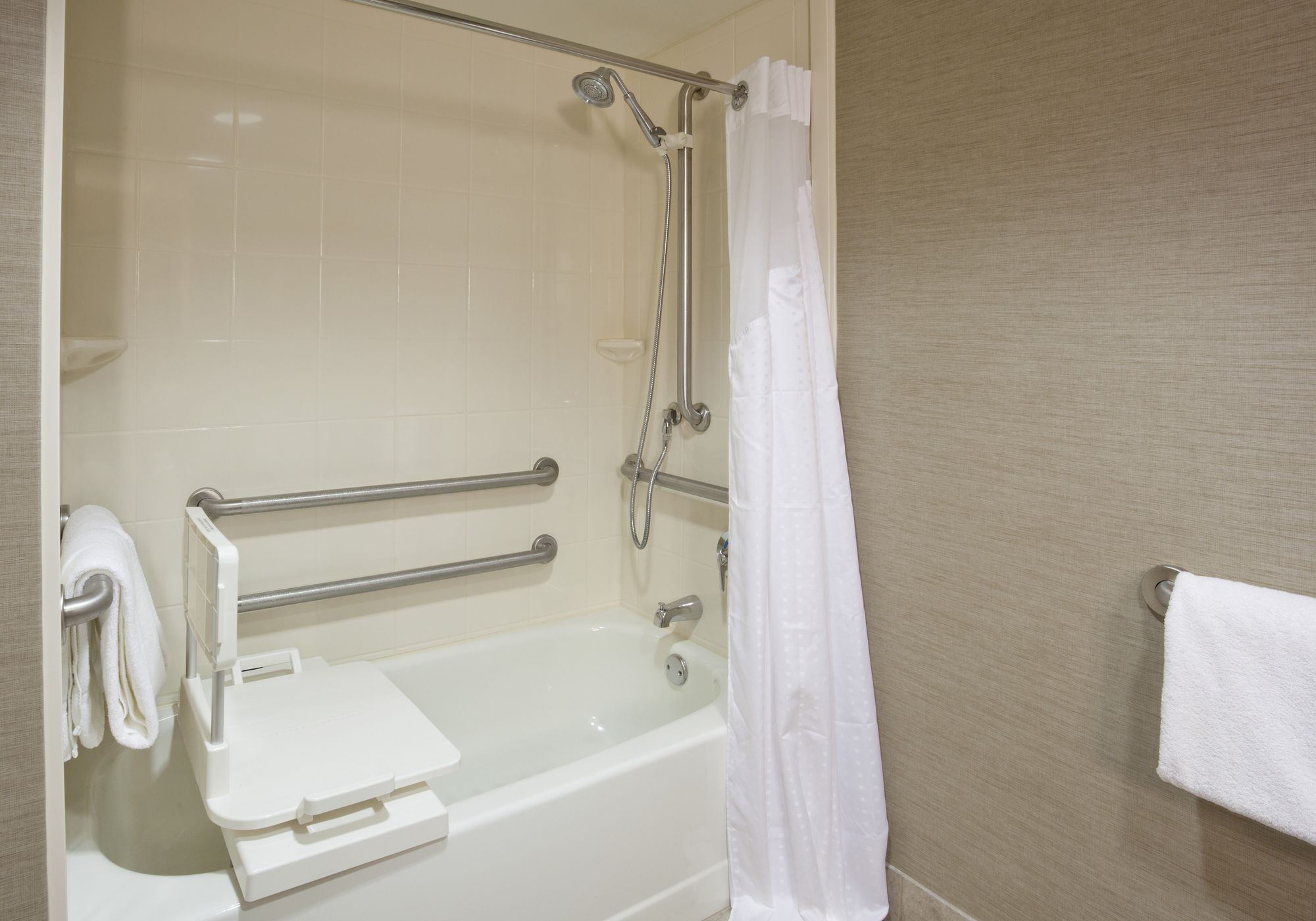 Holiday Inn Express & Suites Bloomington - Minneapolis Airport Area West