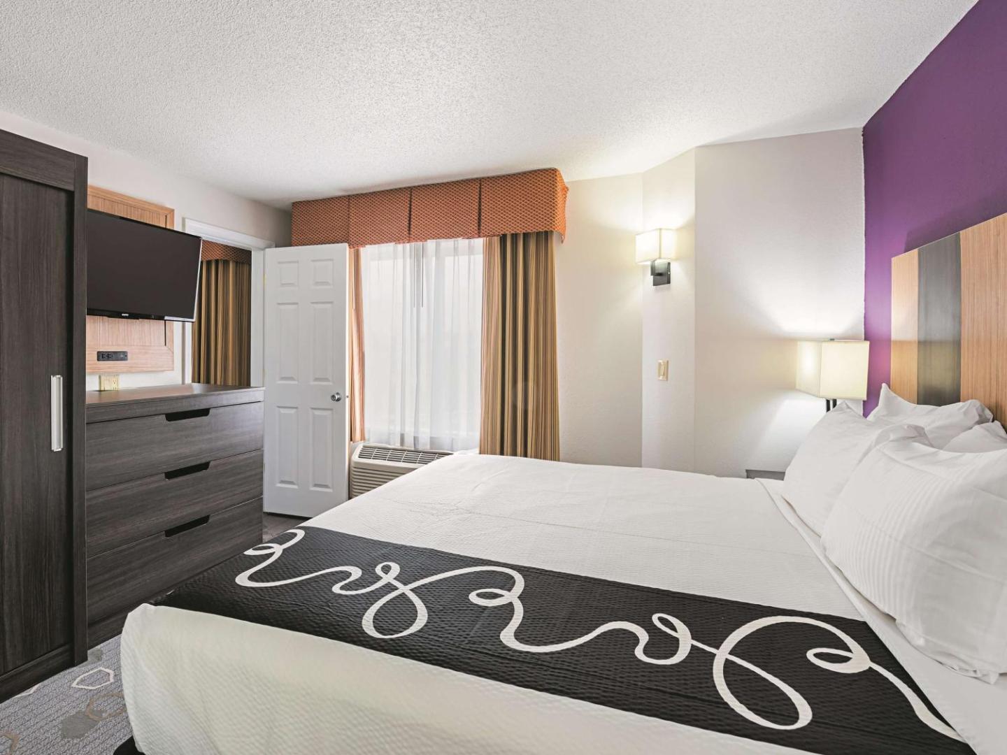 La Quinta Inn & Suites by Wyndham Minneapolis Northwest