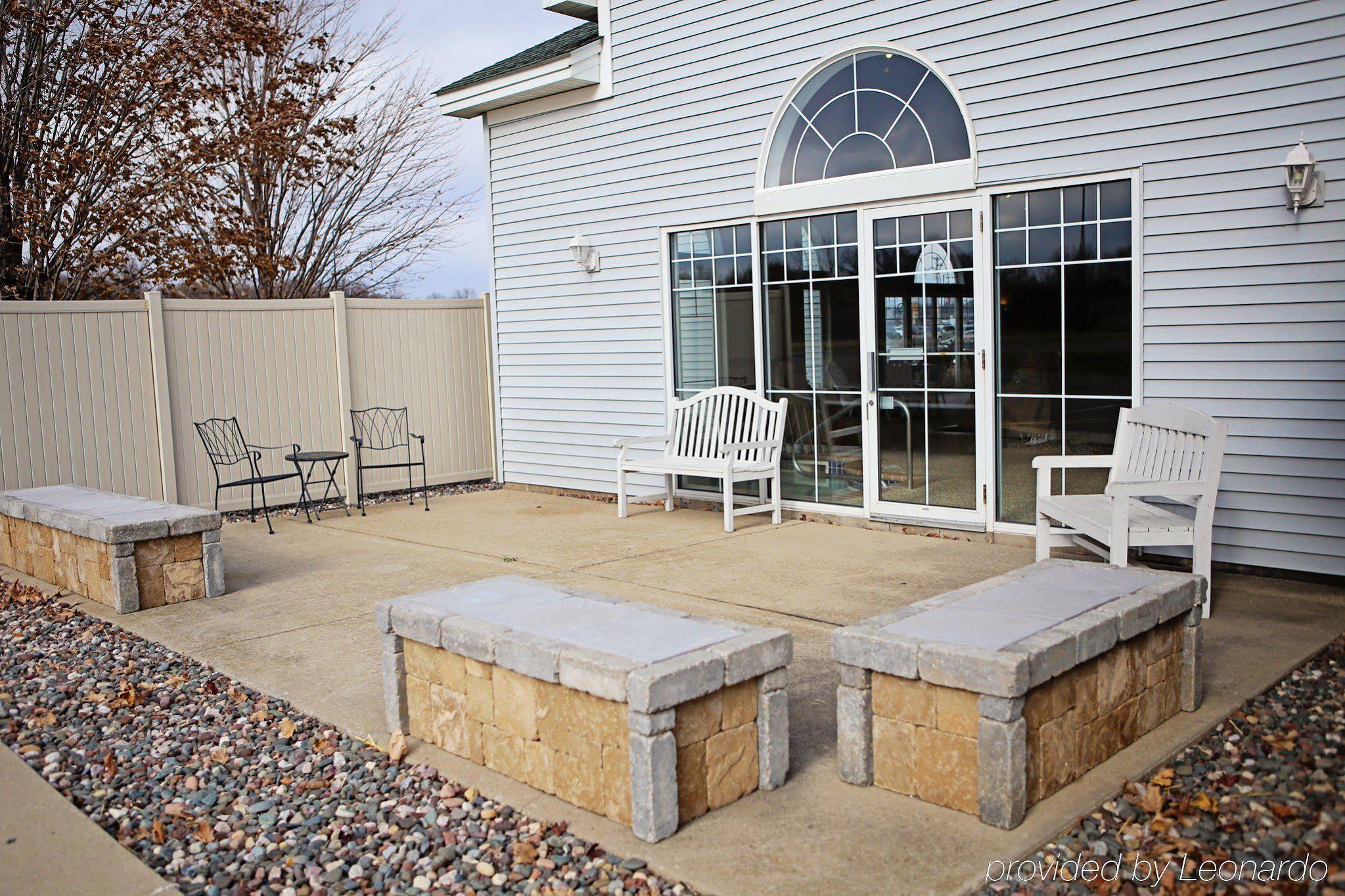 Country Inn & Suites by Radisson, Buffalo, MN