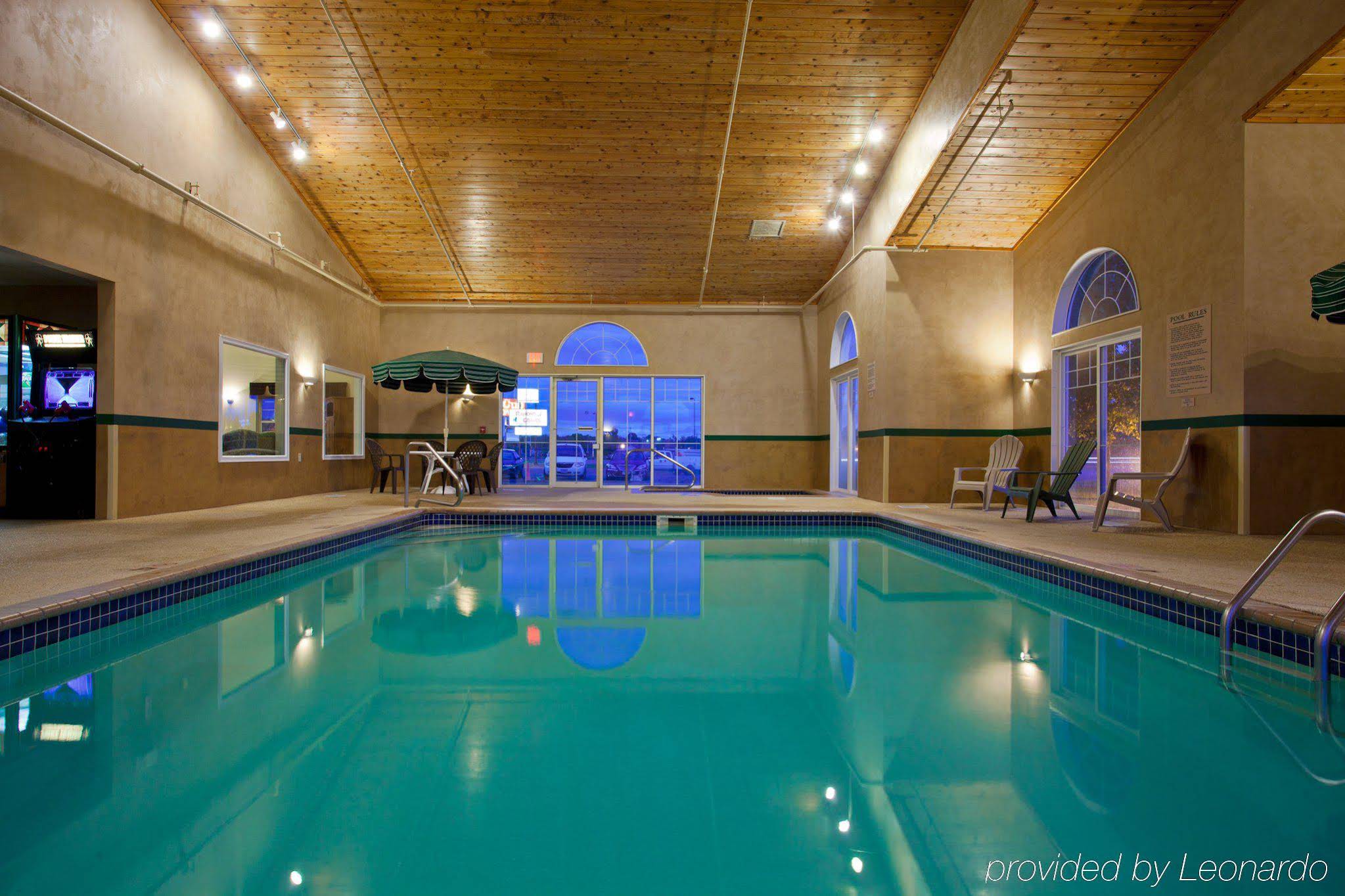 Country Inn & Suites by Radisson, Buffalo, MN