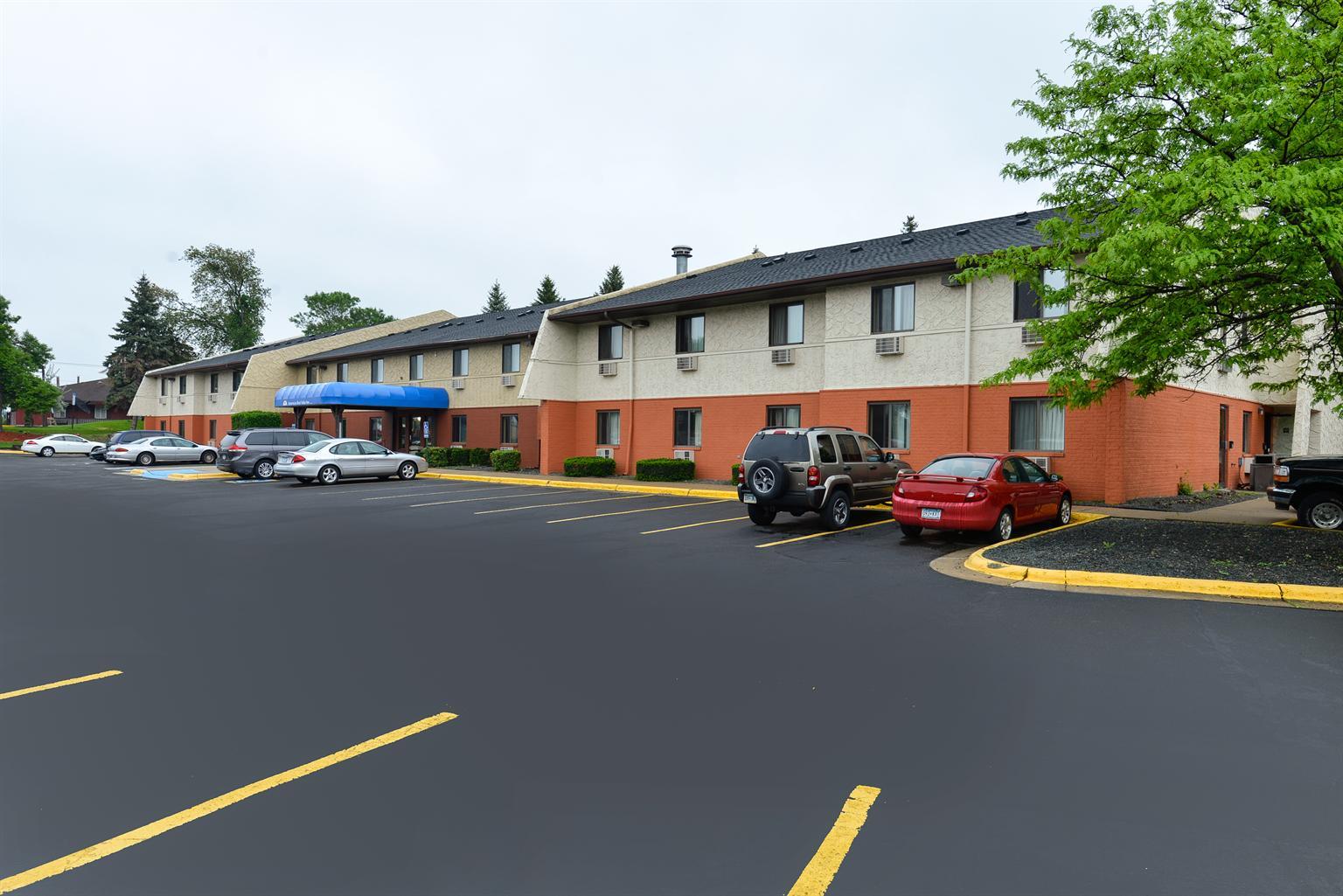 Burnsville Inn & Suites