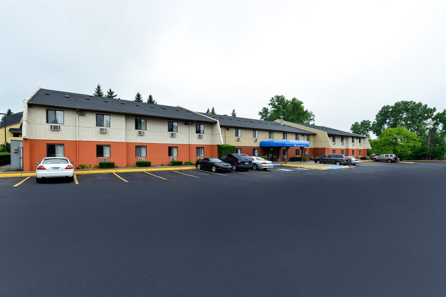Burnsville Inn & Suites