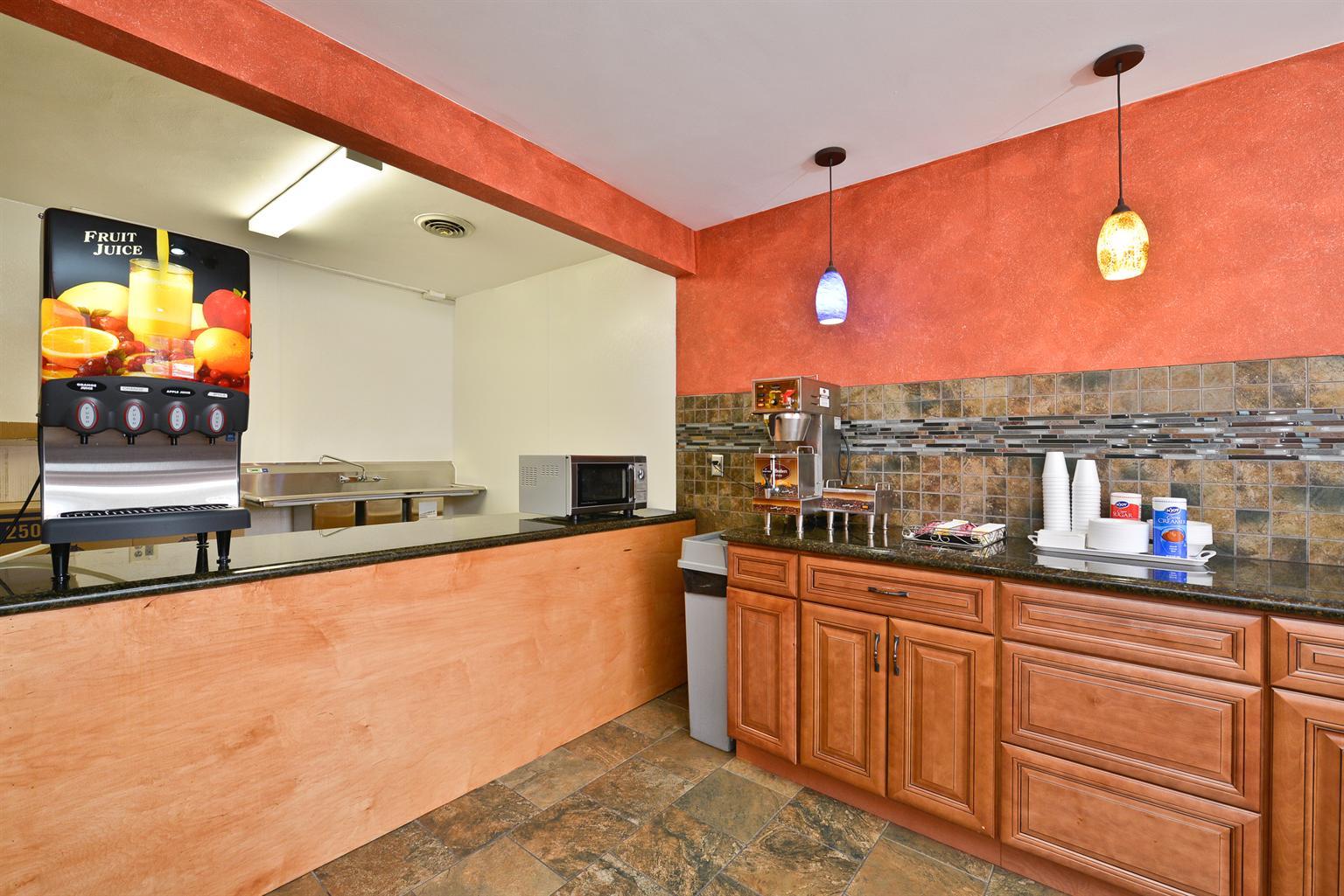 Burnsville Inn & Suites