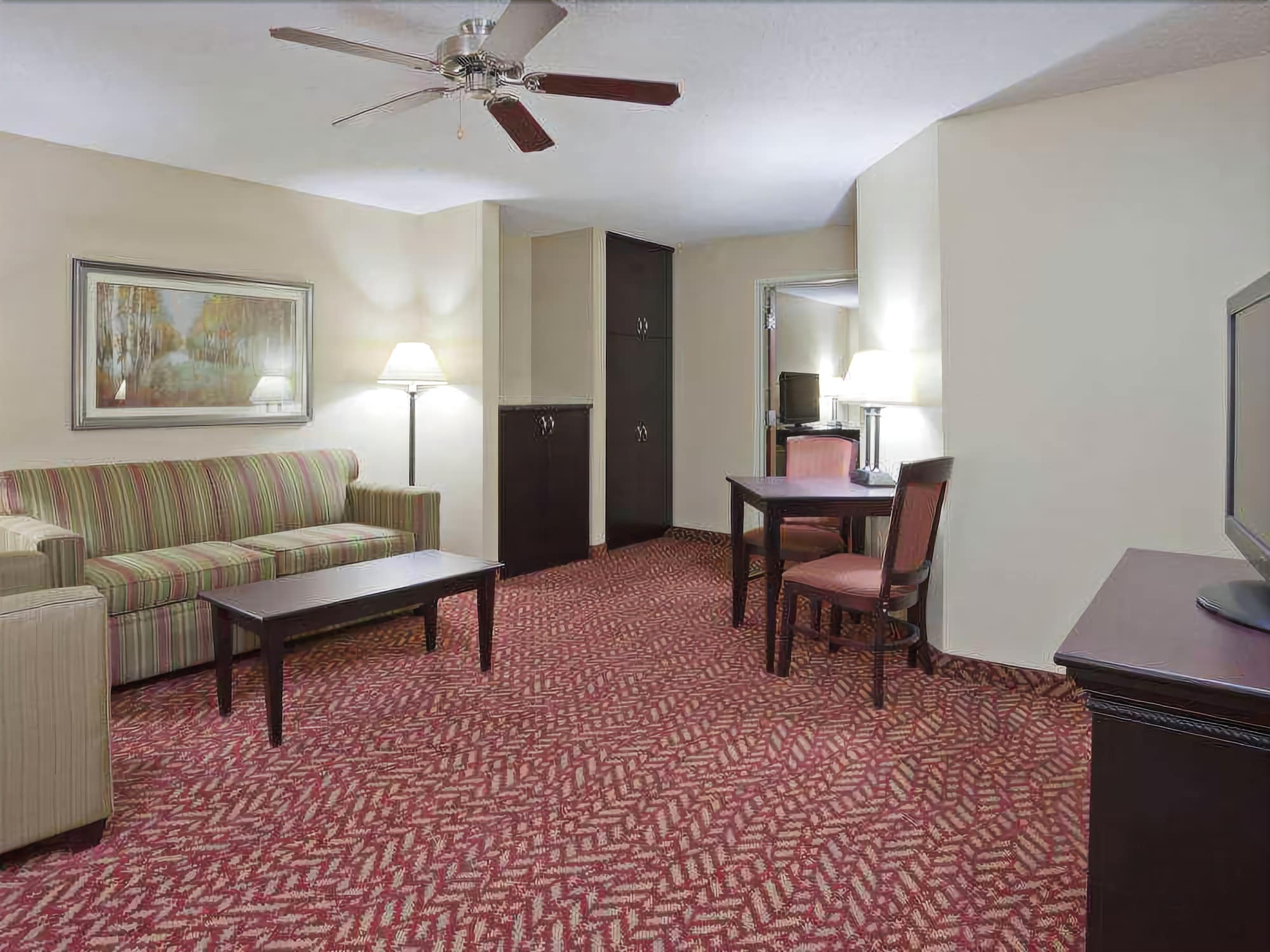 GrandStay Hotel & Suites Cambridge