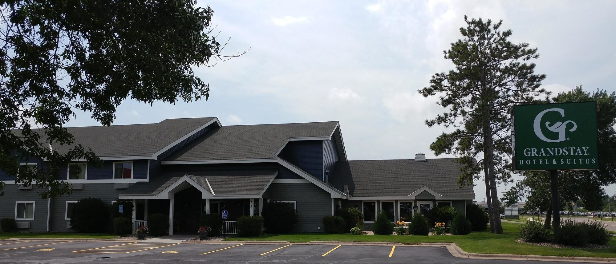 GrandStay Hotel & Suites Cambridge