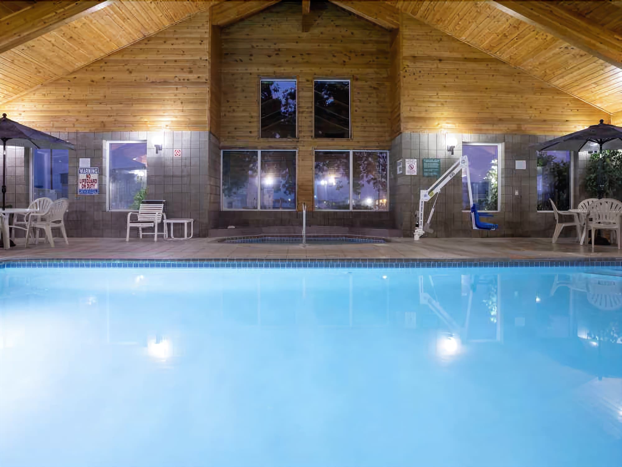 GrandStay Hotel & Suites Cambridge