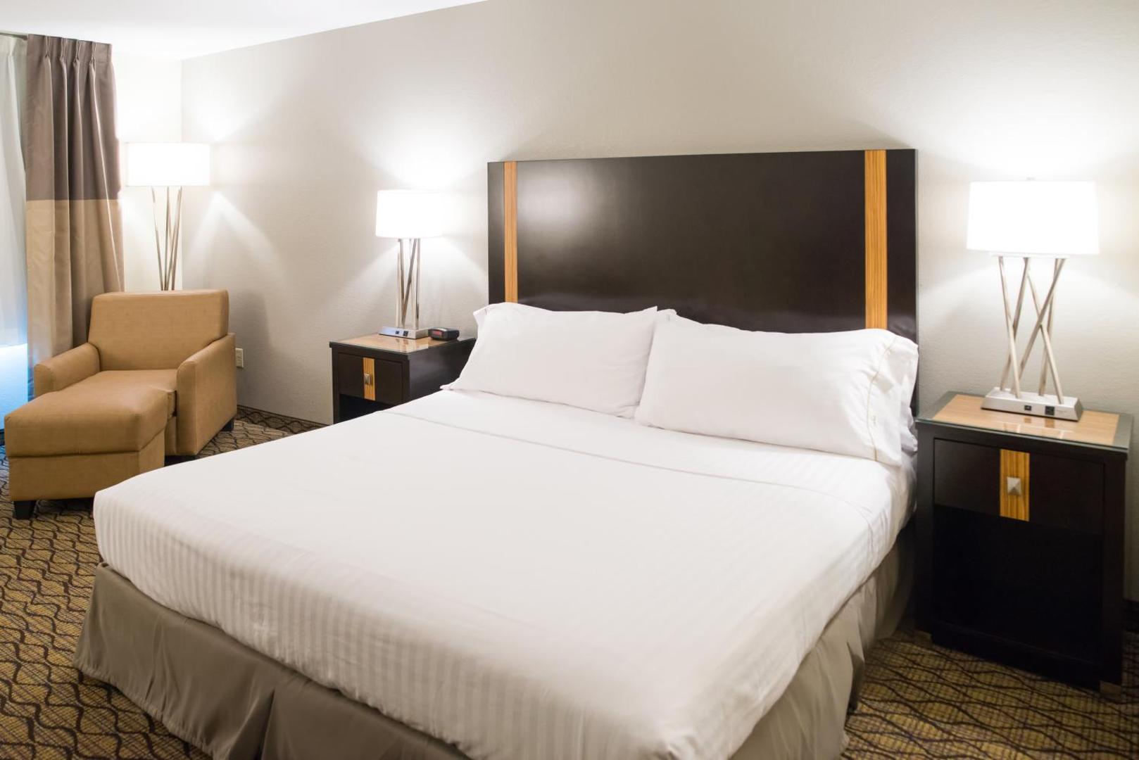 Holiday Inn Express & Suites Chanhassen