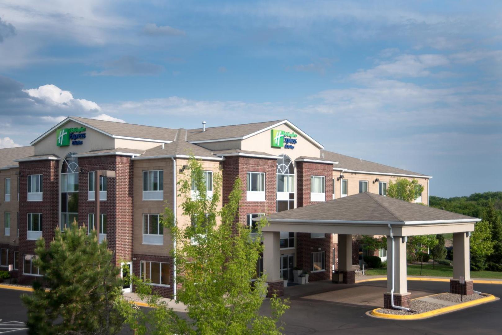 Holiday Inn Express & Suites Chanhassen