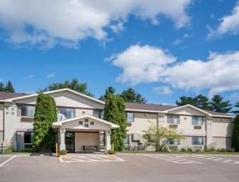 Super 8 by Wyndham Cloquet