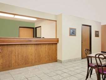 Super 8 by Wyndham Cloquet