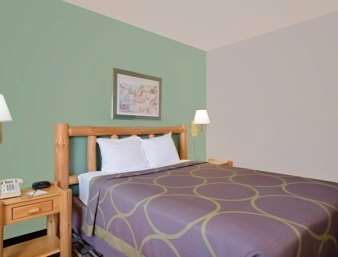 Super 8 by Wyndham Cloquet