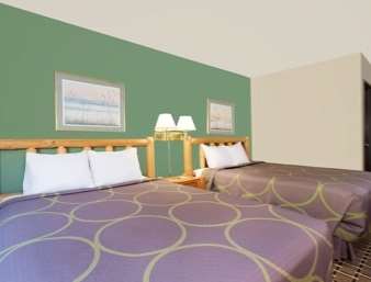 Super 8 by Wyndham Cloquet