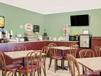Super 8 by Wyndham Cloquet
