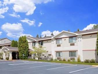 Super 8 by Wyndham Cloquet