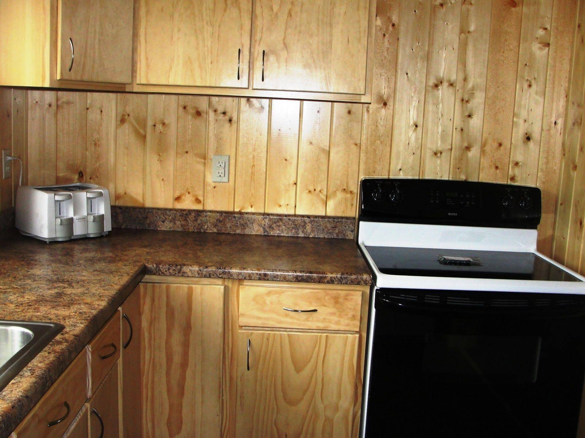 Pine Point Lodge Resort & Motel