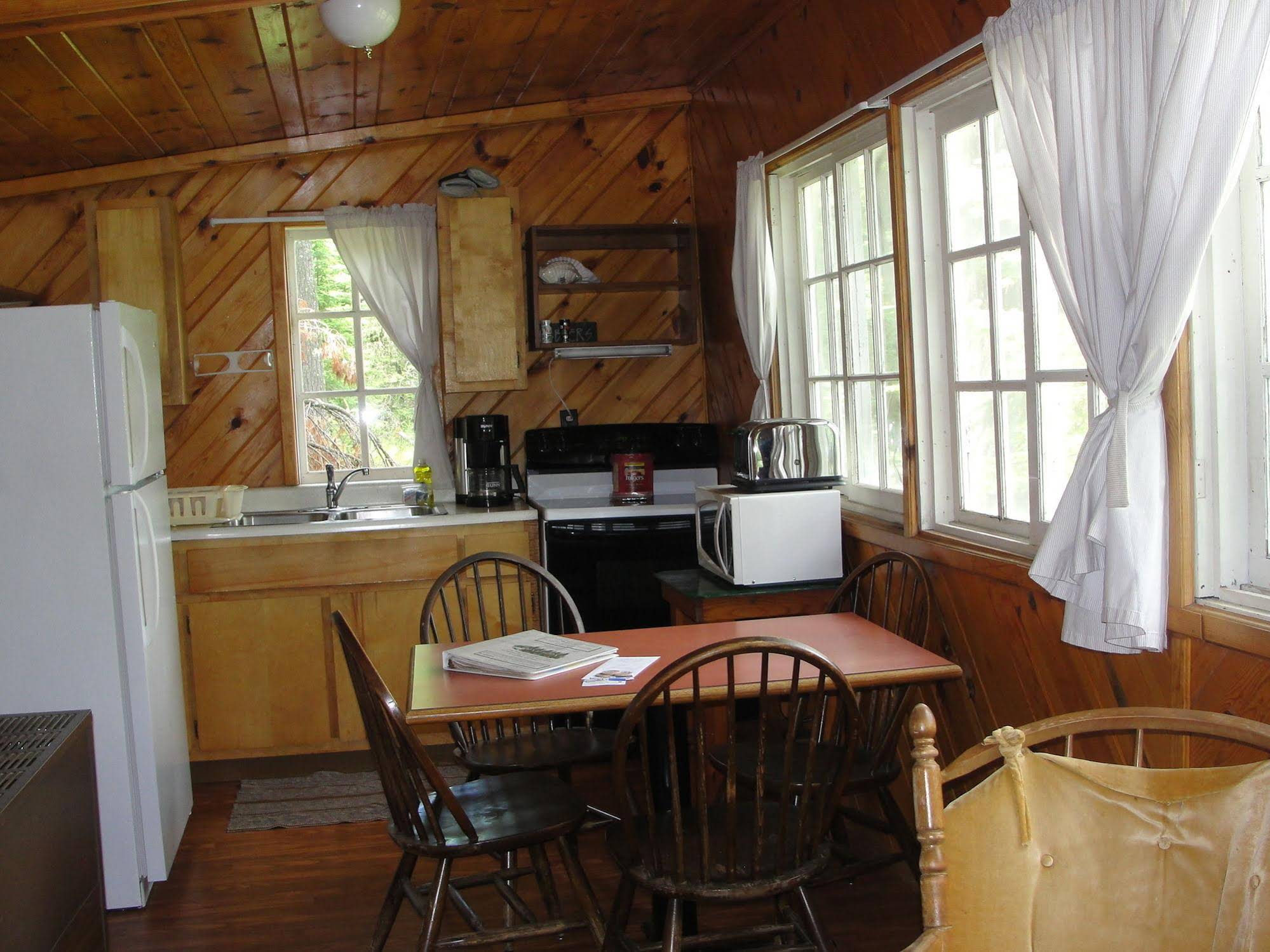 Pine Point Lodge Resort & Motel
