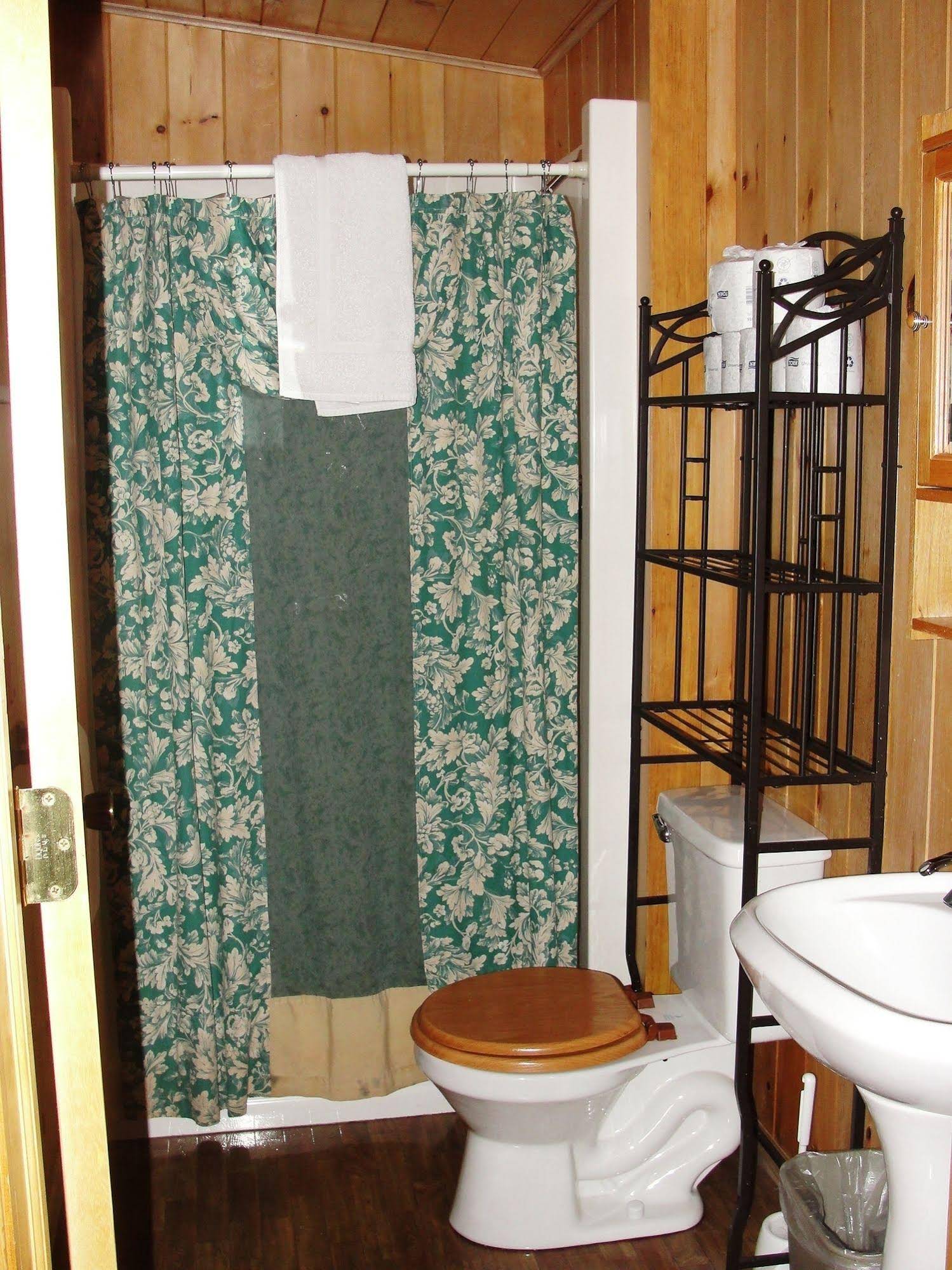 Pine Point Lodge Resort & Motel