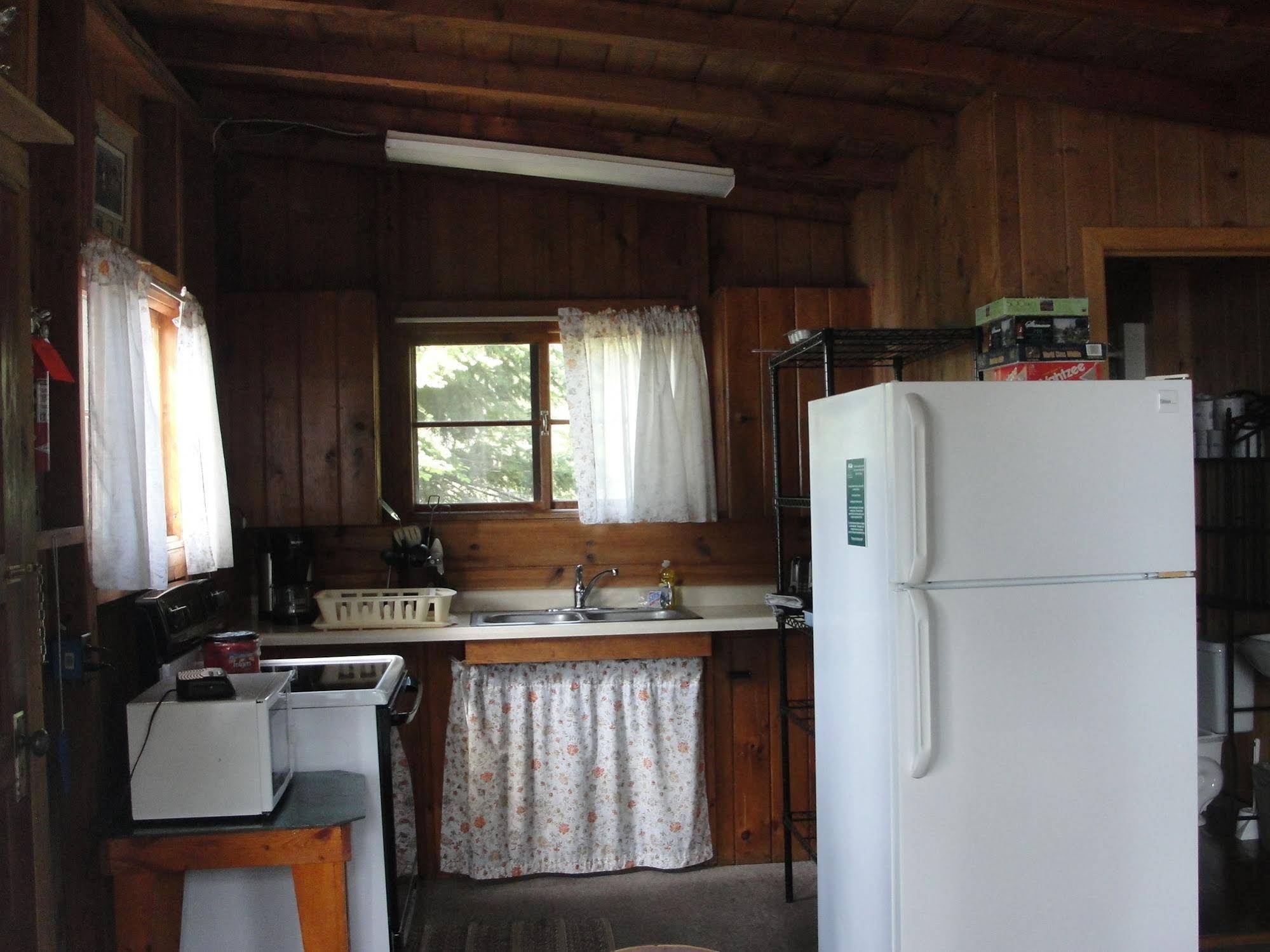 Pine Point Lodge Resort & Motel