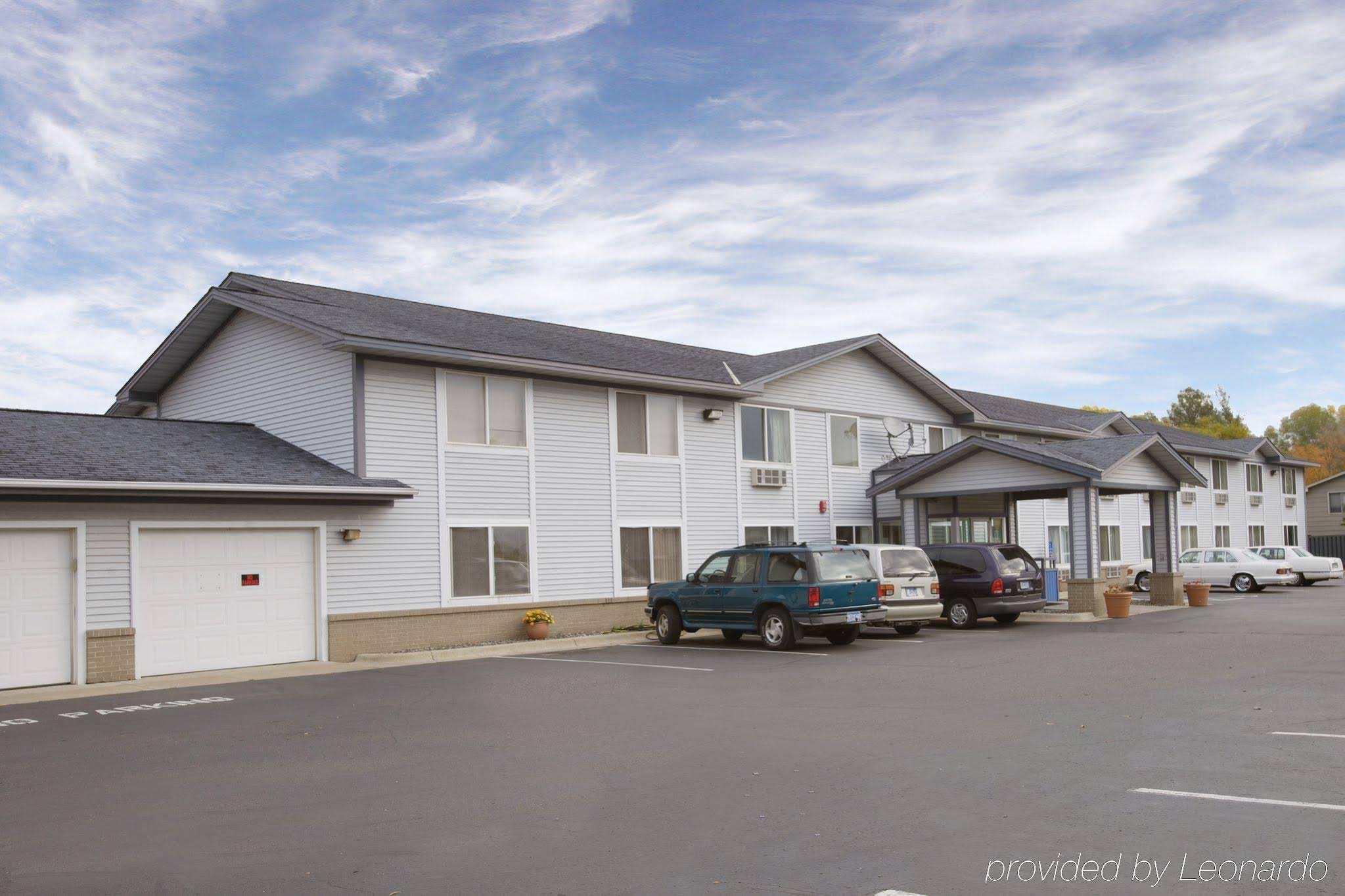 North Star Inn & Suites
