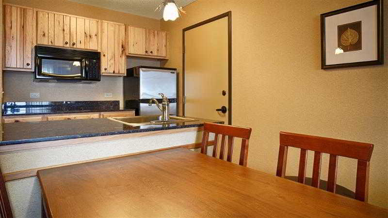 Best Western Premier The Lodge On Lake Detroit