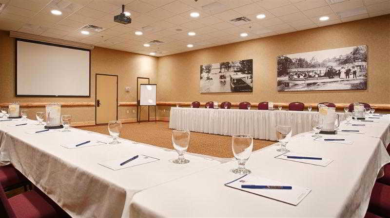 Best Western Premier The Lodge On Lake Detroit