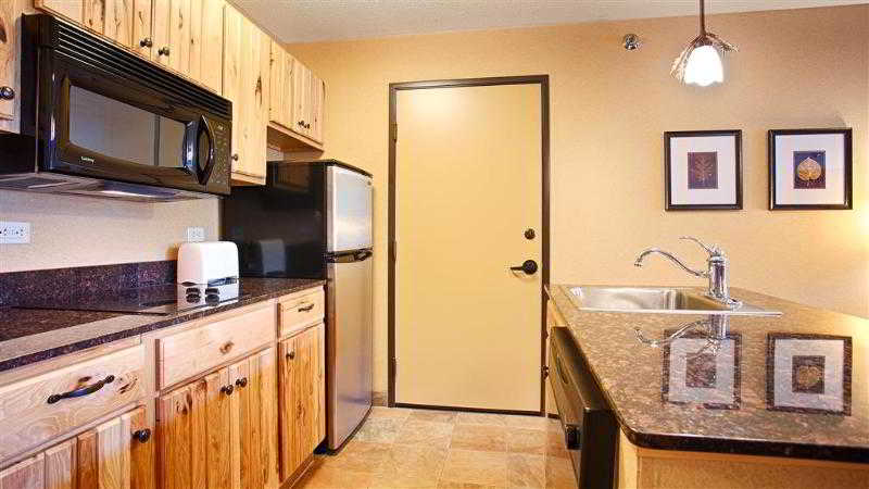 Best Western Premier The Lodge On Lake Detroit