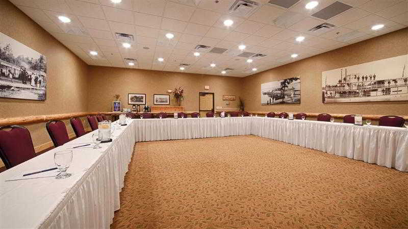 Best Western Premier The Lodge On Lake Detroit