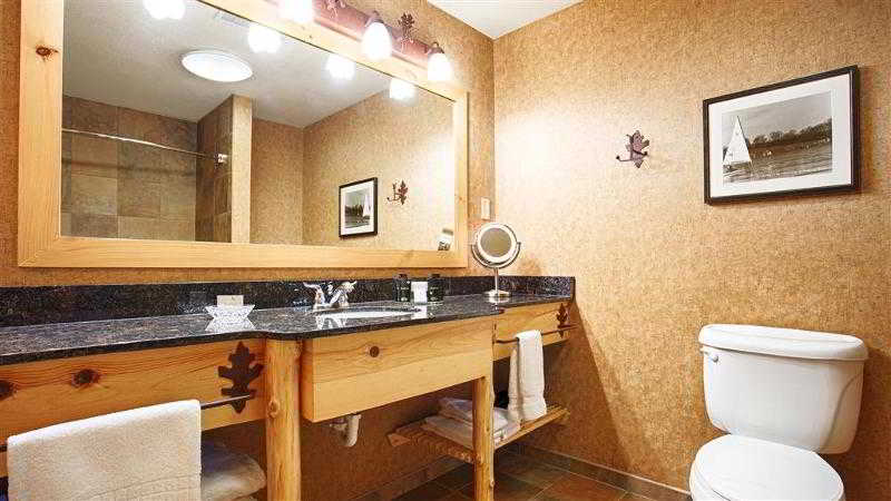 Best Western Premier The Lodge On Lake Detroit