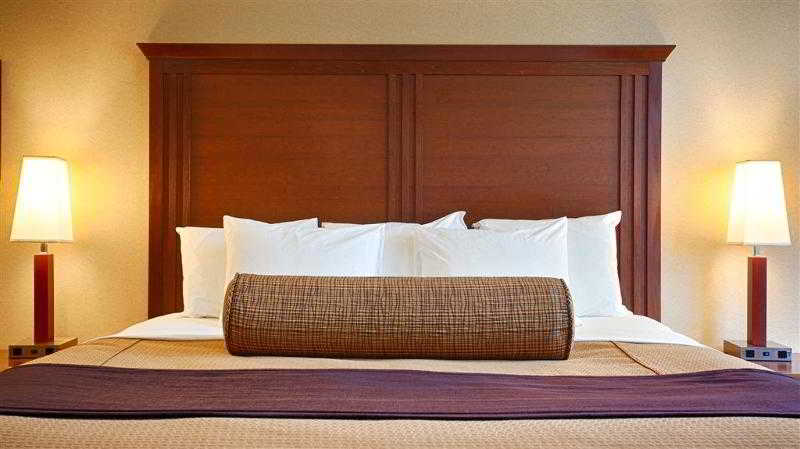 Best Western Premier The Lodge On Lake Detroit