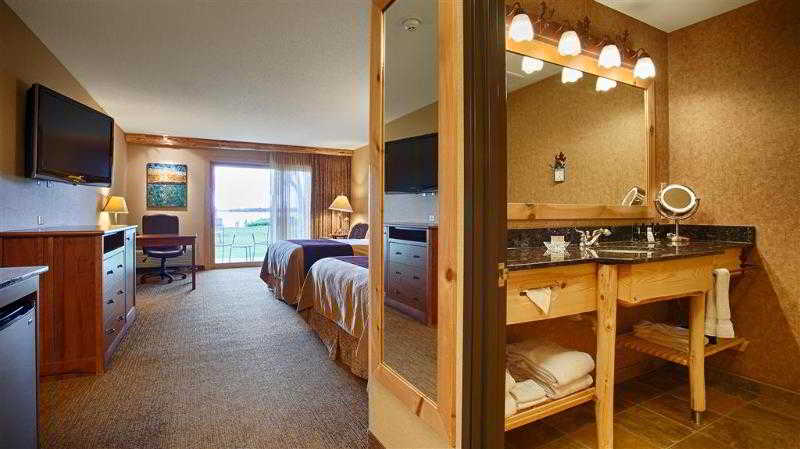 Best Western Premier The Lodge On Lake Detroit