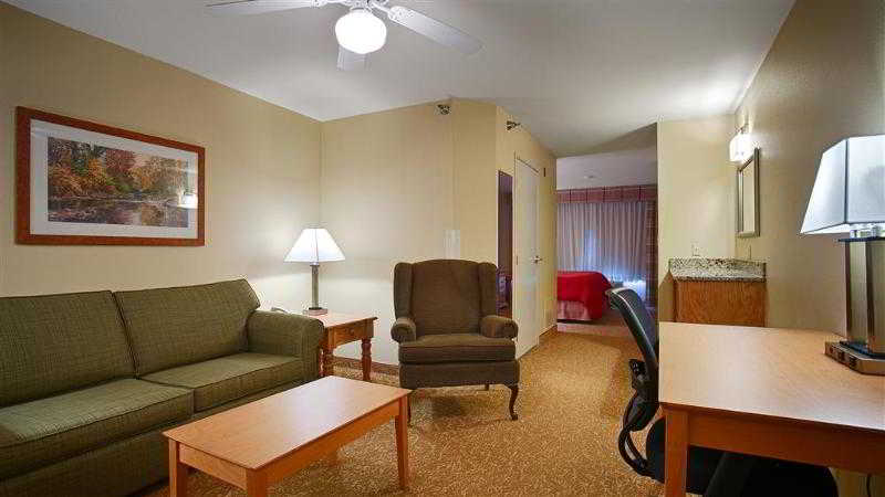 Duluth Inn & Suites Near Spirit Mountain