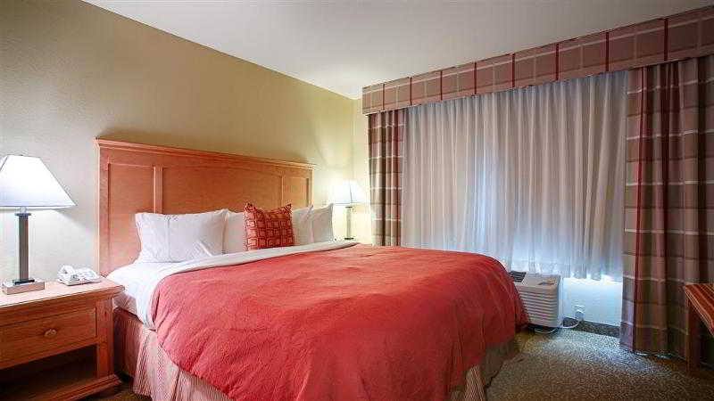 Duluth Inn & Suites Near Spirit Mountain